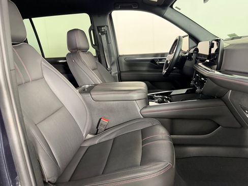 Used 2025 Chevrolet Suburban RST image 35