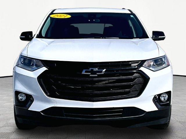 Used 2021 Chevrolet Traverse LT w/ LPO, Blackout Package AWD/4WD image 2