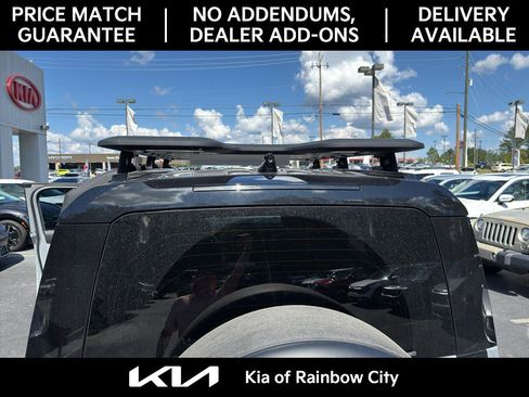 Used 2020 Land Rover Defender 110 HSE image 24