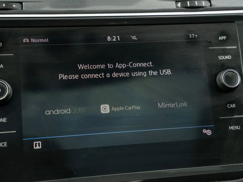 Used 2018 Volkswagen Tiguan SE w/ Panoramic Sunroof Package image 21