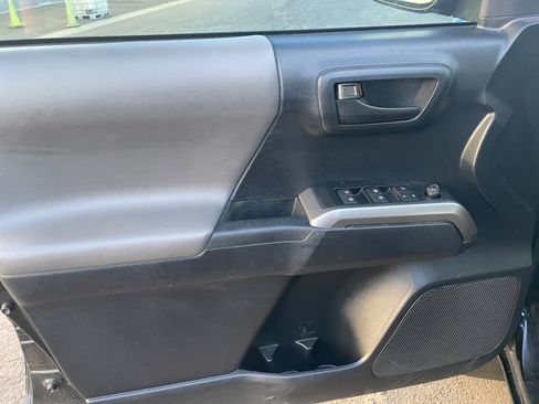 Used 2019 Toyota Tacoma SR5 RWD image 13