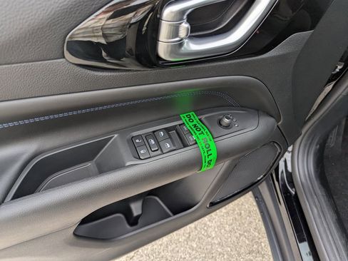 New 2026 Jeep Compass Latitude image 19