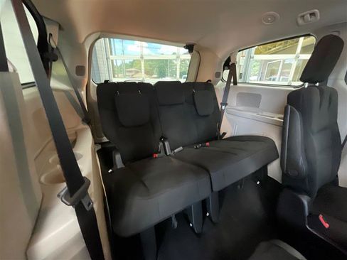 Used 2020 Dodge Grand Caravan SE FWD image 22