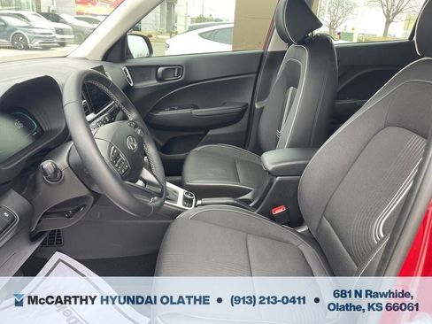 Certified 2024 Hyundai Venue Limited FWD image 4