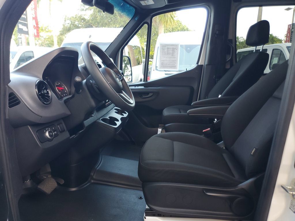 Used 2024 Mercedes-Benz Sprinter 2500 image 17