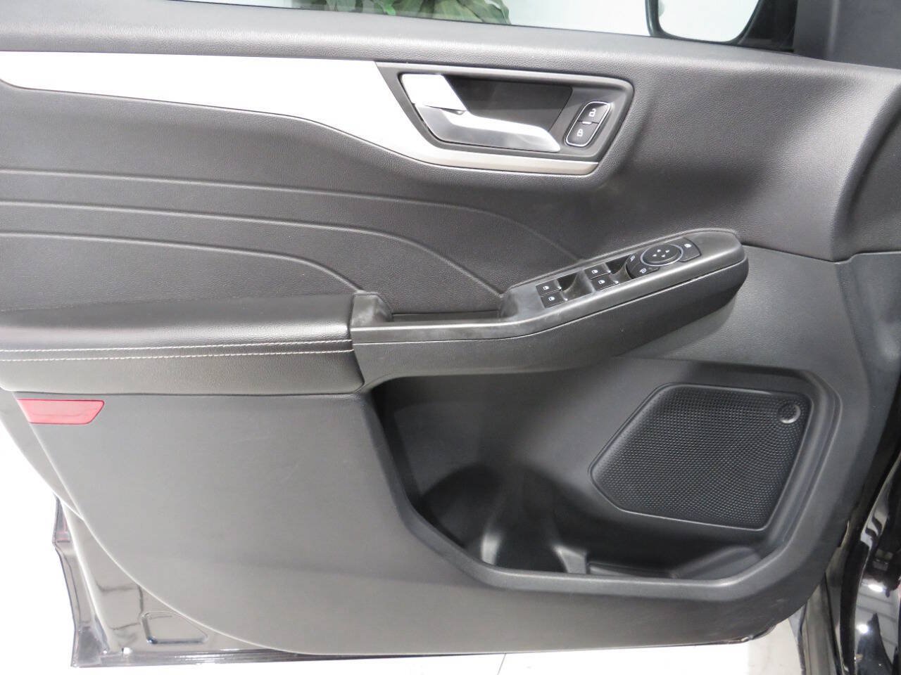 Used 2021 Ford Escape SE w/ Convenience Package FWD image 22