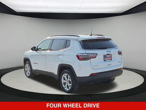 Used 2024 Jeep Compass Latitude AWD/4WD image 4