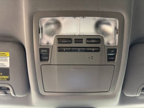 Used 2019 Toyota Highlander XLE FWD image 42