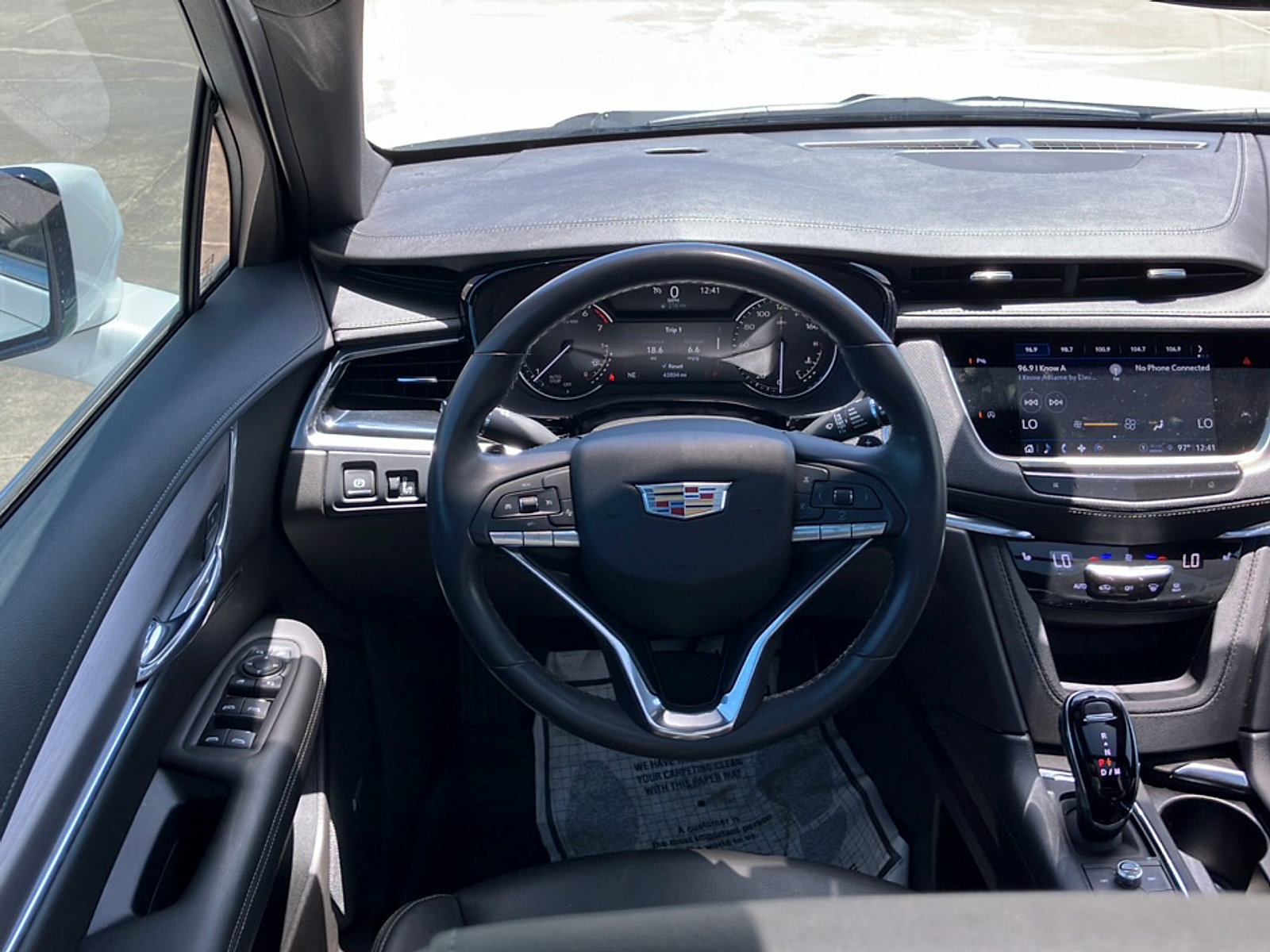 Used 2023 Cadillac XT6 Luxury w/ LPO, Floor Liner Package FWD image 23
