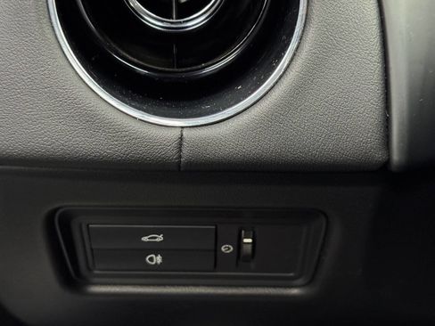 Used 2016 Jaguar XJ R-Sport image 29