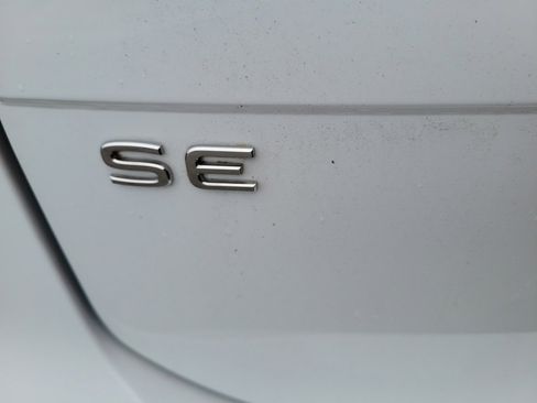 Certified 2022 Volkswagen Tiguan SE w/ Panoramic Sunroof Package image 15