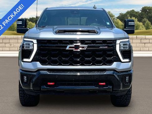 Used 2025 Chevrolet Silverado 2500 ZR2 w/ Technology Package AWD/4WD image 3