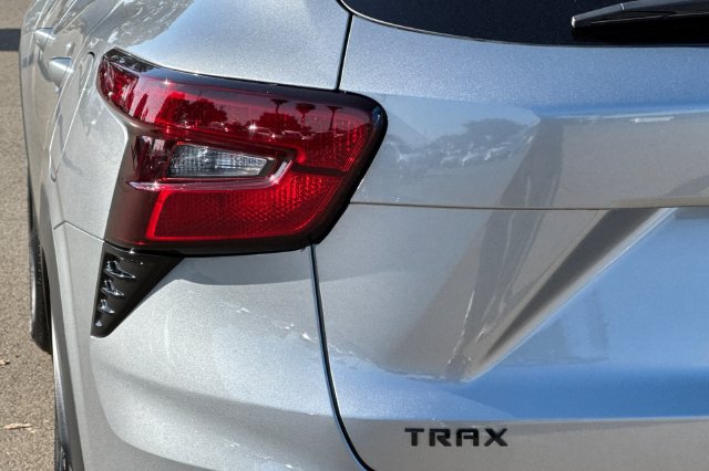 New 2026 Chevrolet Trax LT w/ Driver Confidence Package FWD image 38