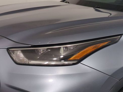 Used 2021 Toyota Highlander XLE FWD image 10