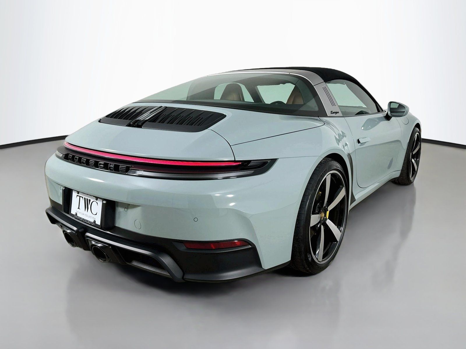 Used 2025 Porsche 911 Targa 4 GTS AWD/4WD image 5