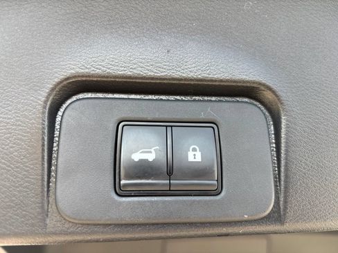 Certified 2023 Nissan Rogue SV w/ SV Premium B Package AWD/4WD image 8