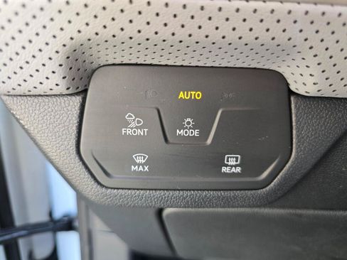 Used 2024 Volkswagen Atlas Peak Edition SE AWD/4WD image 40