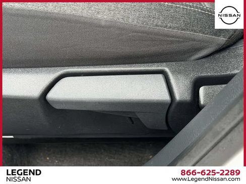 Used 2025 Nissan Kicks SV AWD/4WD image 16