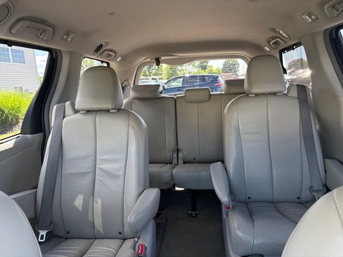 Used 2013 Toyota Sienna XLE AWD/4WD image 19