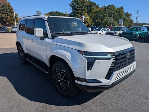 Used 2025 Lexus GX 550 w/ Accessory Package (Z1) image 8