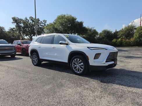 Used 2025 Buick Enclave Preferred FWD image 2