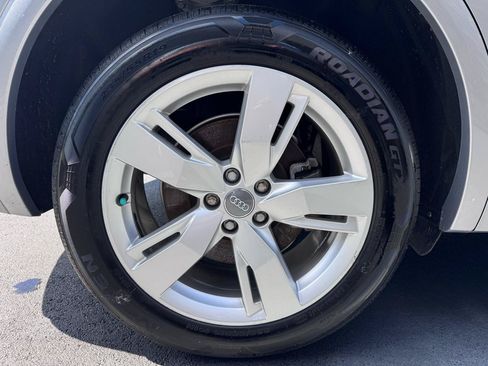 Used 2019 Audi Q5 2.0T Premium Plus w/ Premium Plus Package AWD/4WD image 14