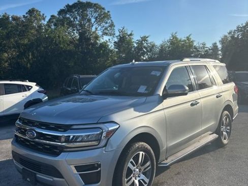 Used 2023 Ford Expedition Limited image 2