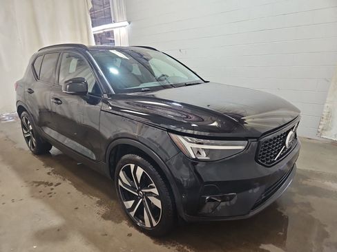 Used 2024 Volvo XC40 B5 Plus w/ Protection Package Premier image 8