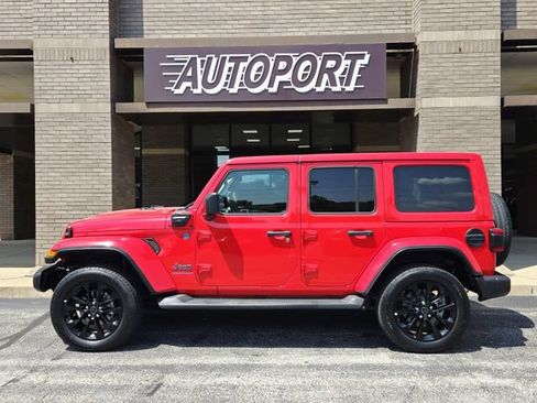 Used 2025 Jeep Wrangler Unlimited Sahara AWD/4WD image 6