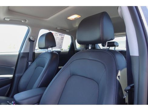 Used 2023 Hyundai Kona Limited FWD image 11