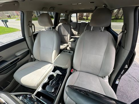 Used 2019 Kia Sedona LX image 14