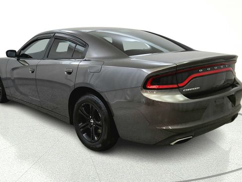 Used 2015 Dodge Charger SE RWD image 5