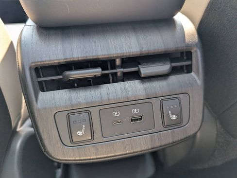 Used 2024 Nissan Ariya FWD image 10