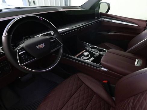 Used 2025 Cadillac Escalade Sport w/ Touring Package AWD/4WD image 19