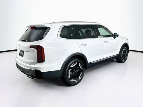 Used 2025 Kia Telluride S FWD image 9
