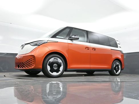 New 2025 Volkswagen ID. Buzz Pro S Plus image 32