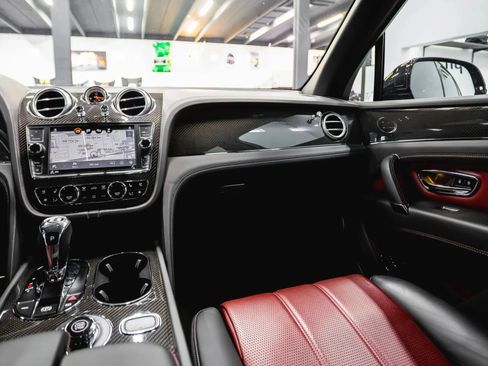 Used 2019 Bentley Bentayga image 46