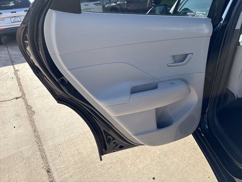Used 2025 Hyundai Kona SEL FWD image 17