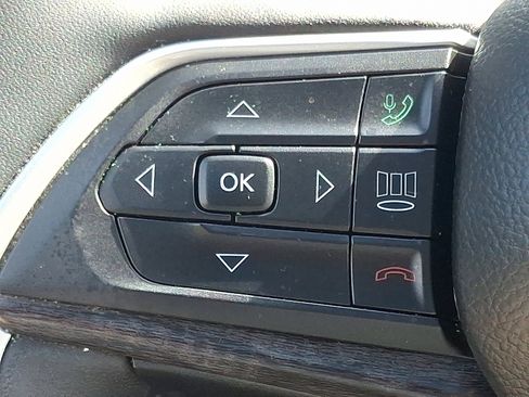 Certified 2023 Jeep Grand Cherokee Limited image 21