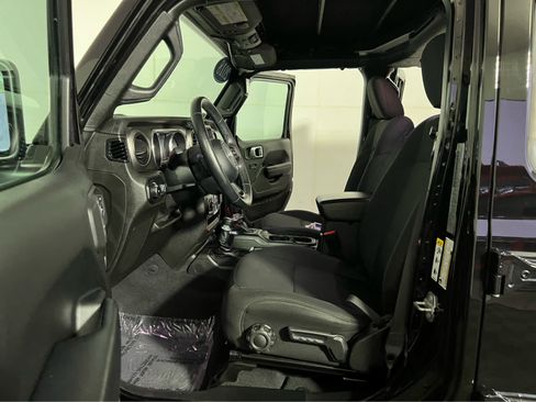 Used 2018 Jeep Wrangler Unlimited Sport S AWD/4WD image 20