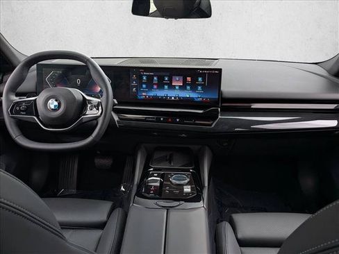 Used 2025 BMW 530i xDrive AWD/4WD image 19