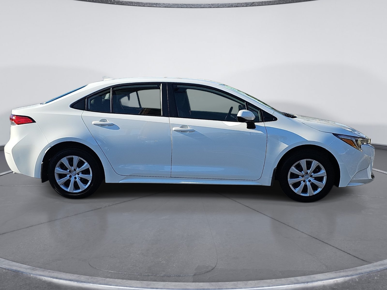 Used 2026 Toyota Corolla LE FWD image 2