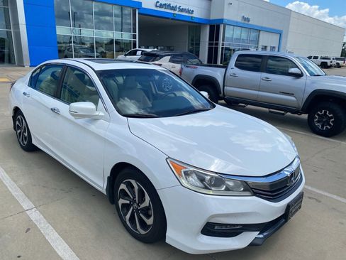 Used 2017 Honda Accord EX-L image 3