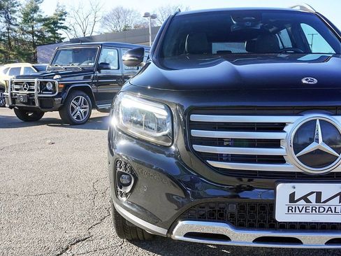 Used 2025 Mercedes-Benz GLB 250 4MATIC image 11