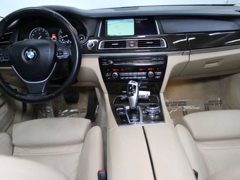 Used 2014 BMW 740i image 2
