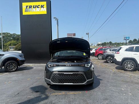 Used 2025 Kia Soul LX w/ LX Technology Package FWD image 17
