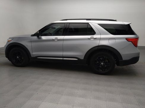 Used 2022 Ford Explorer XLT RWD image 3