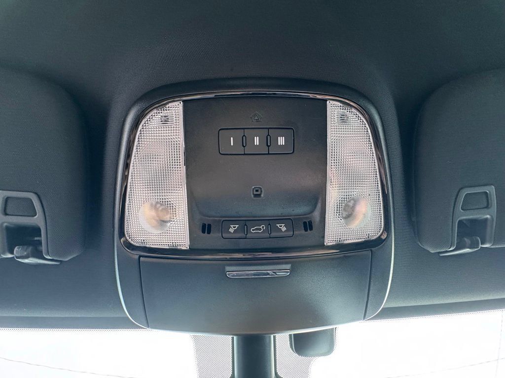 Used 2025 Dodge Durango GT AWD/4WD image 32