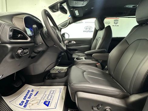 New 2025 Chrysler Pacifica Select w/ Fav Edition Package image 12