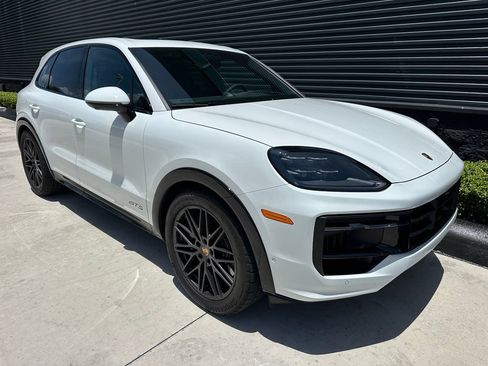 Certified 2026 Porsche Cayenne GTS AWD/4WD image 12